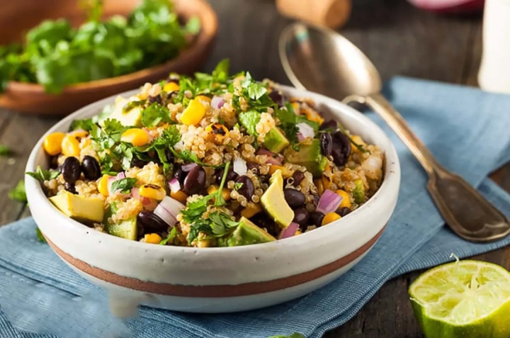 ensalada de quinoa con frijoles 