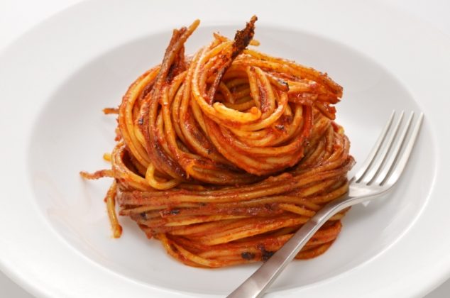 Espaguetis a la asesina, receta italiana con menos de 50 pesos