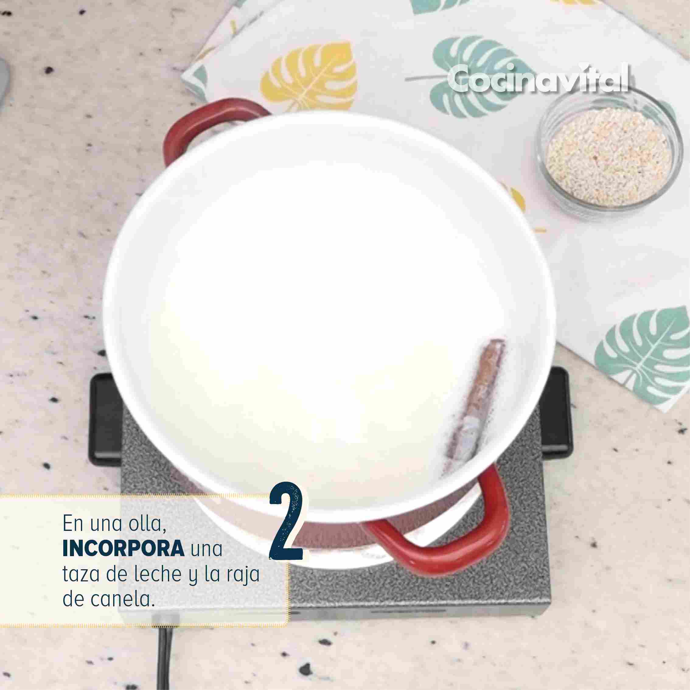 Incorpora una taza de leche