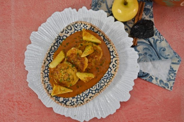 Receta de manchamanteles con tortitas de plátano macho