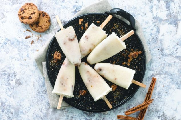 Paletas de arroz con leche y galletas, refrescantes y deliciosas