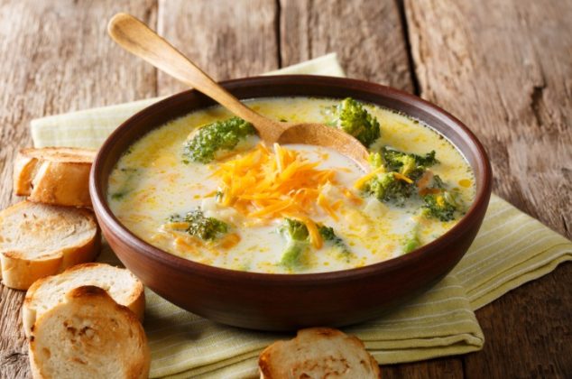 Sopa de brócoli, zanahoria y queso ¡En solo 9 pasos!