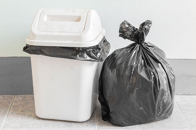 Cómo eliminar el mal olor del bote de basura 