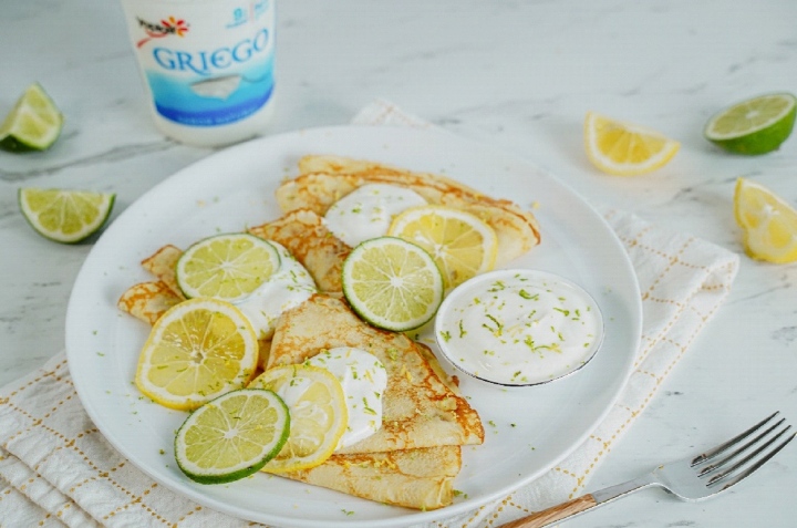 crepas con yogurt griego