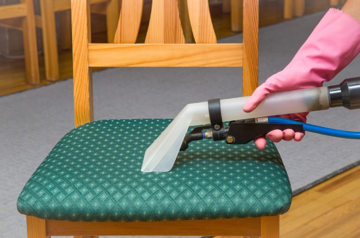 cómo limpiar sillas de tela del comedor