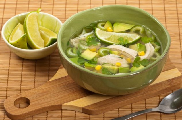 Yucatán a tu mesa, prepara una tradicional sopa de lima