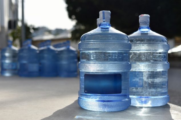 Cuáles son los riesgos de salud si tomas agua de garrafón mal purificada
