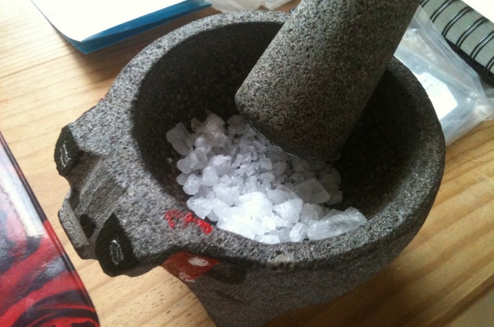 cómo afilar un molcajete