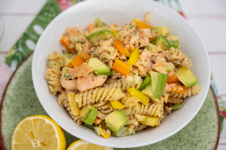 ensalada de pasta con salmón