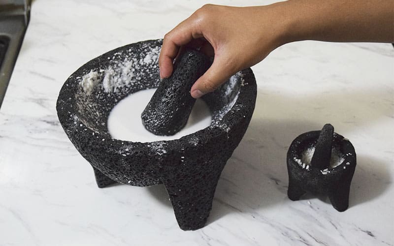 cómo afilar un molcajete