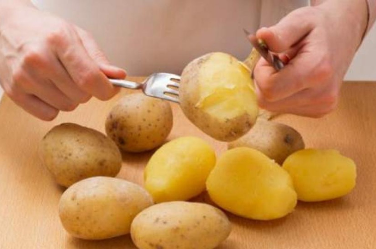 picar con un palillo las papas