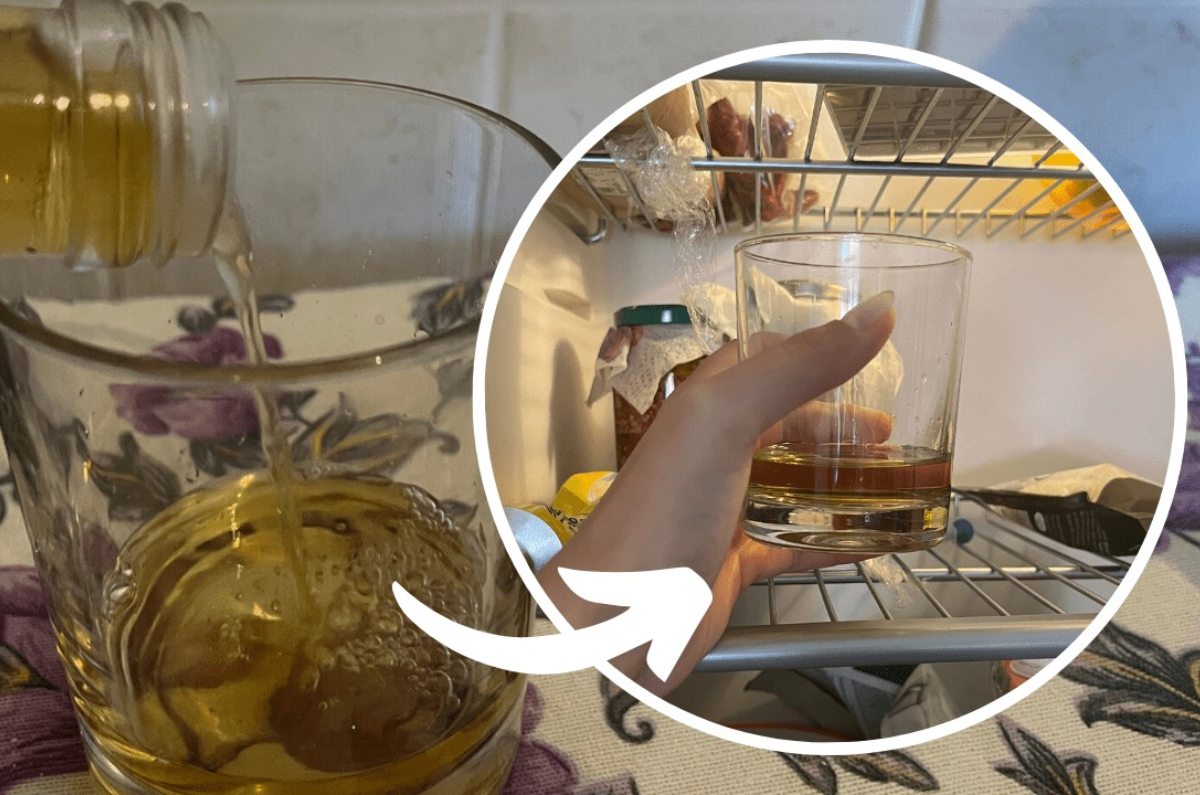 vaso de vinagre en el refrigerador