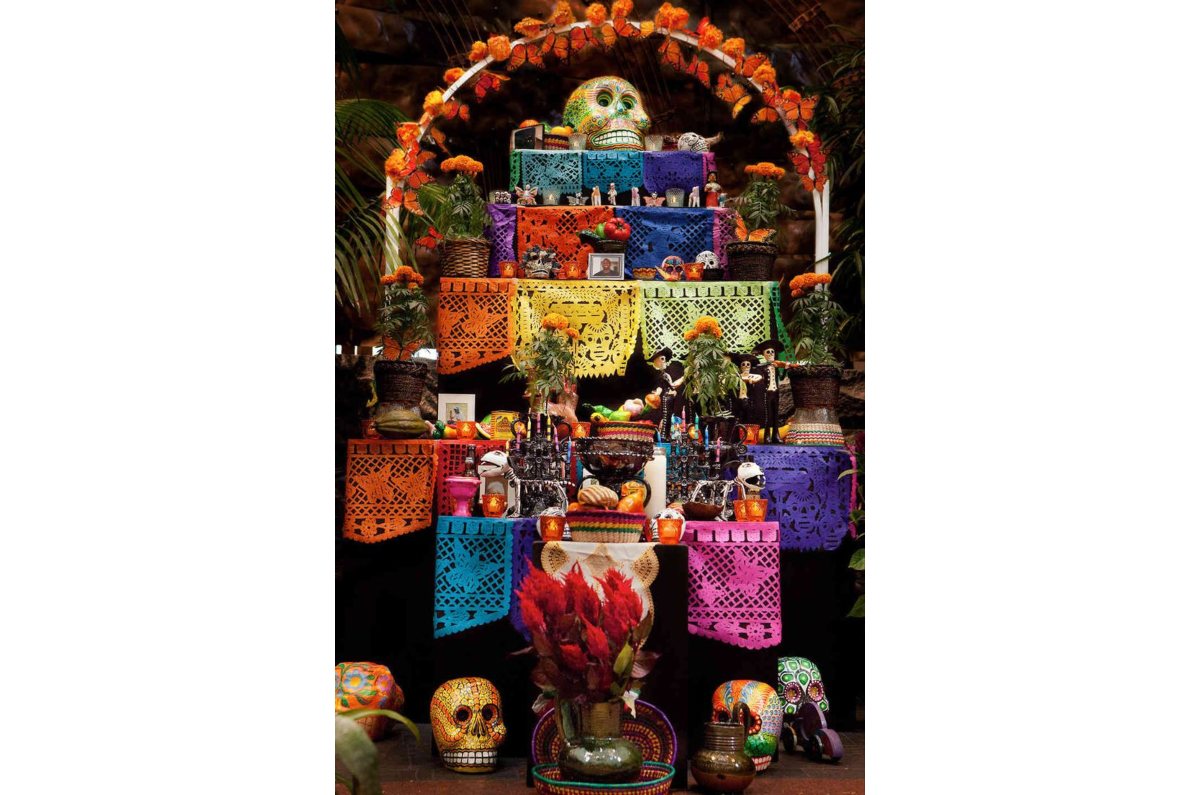 qué lleva un altar de muertos 