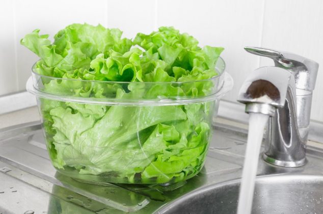 ¿Cuáles son los peligros de no lavar la lechuga y cómo lavarla correctamente?