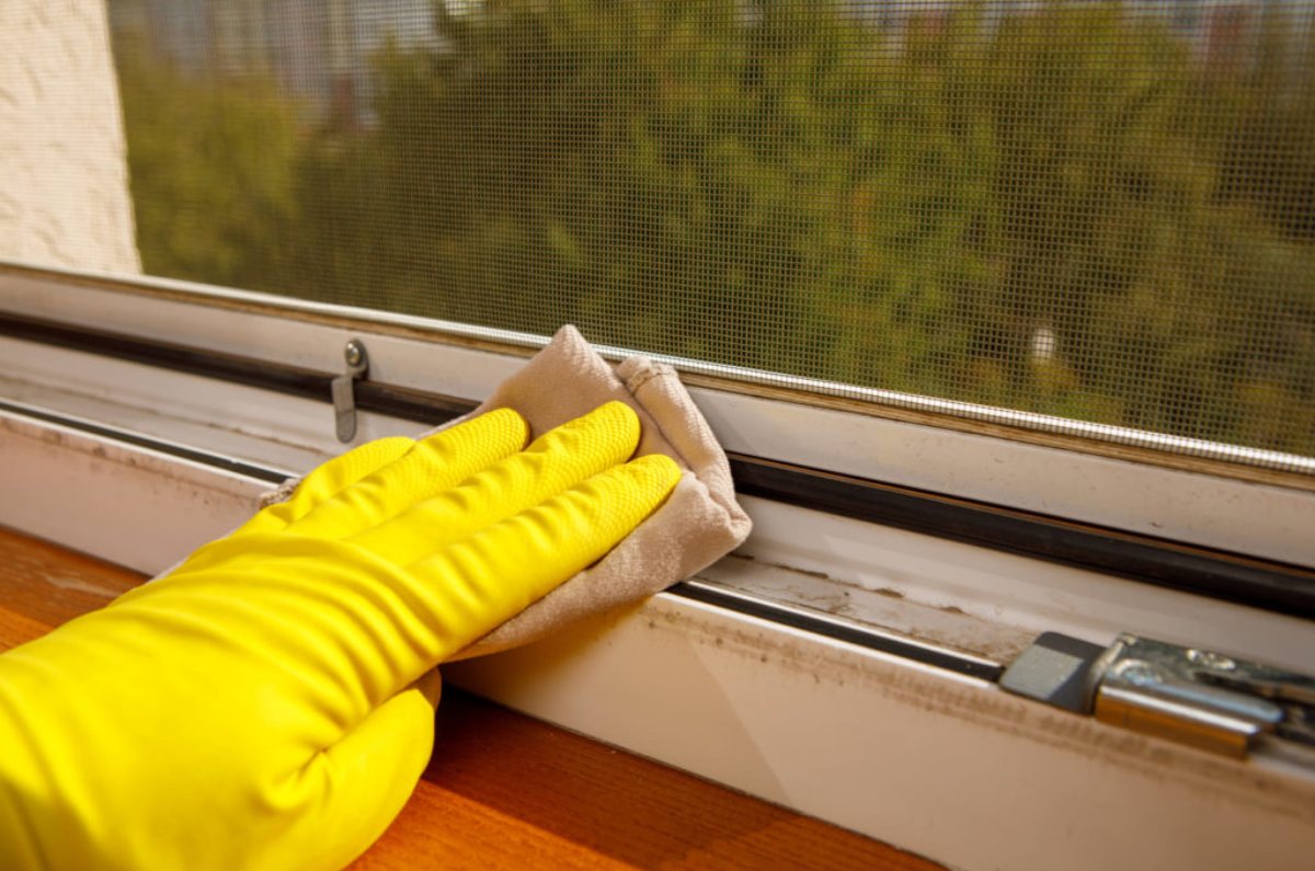 cómo limpiar los rieles de las ventanas