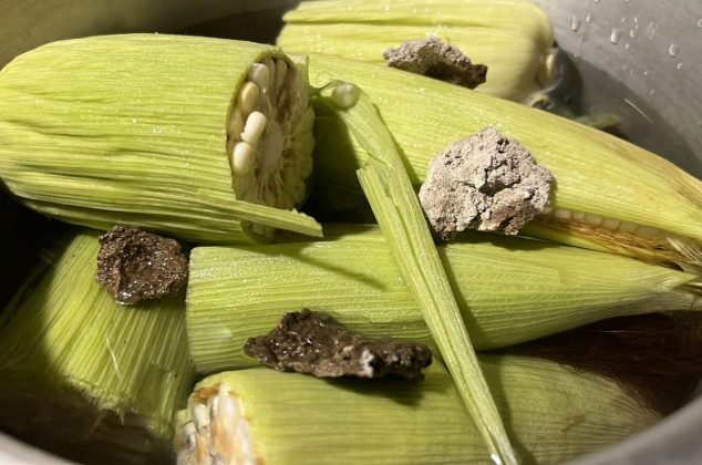 ¿Para qué sirve el tequesquite en los elotes?, receta prehispánica