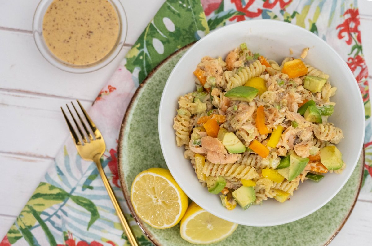 ensalada de pasta con salmón