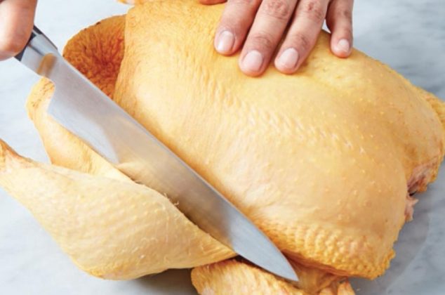 Por qué no debes quitarle la piel al pollo antes de cocinarlo