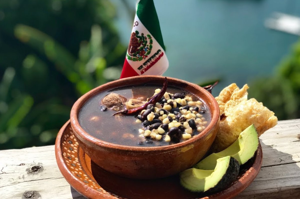 pozole negro receta