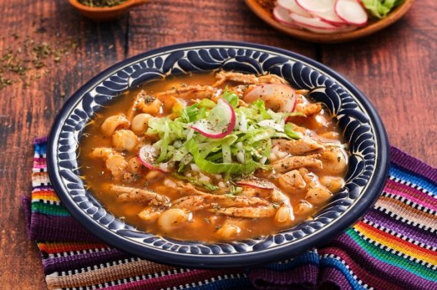 pozole de carne de puerco rojo