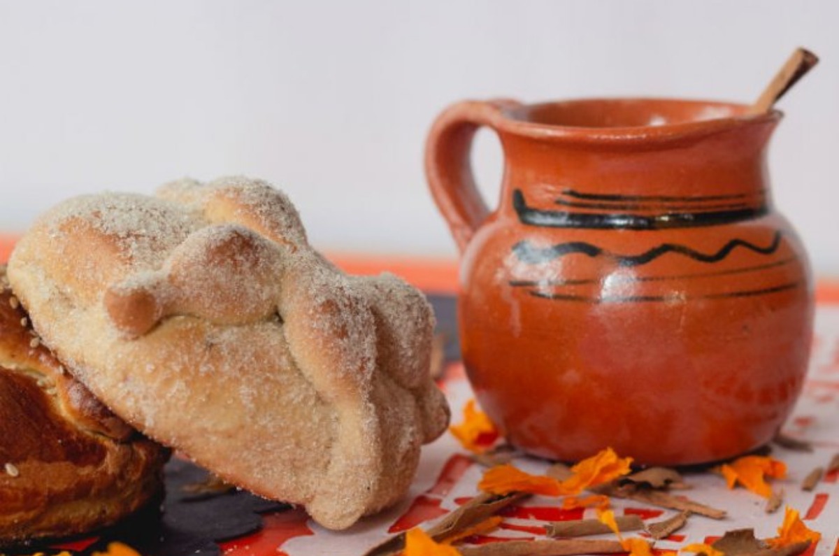 atole de pan de muerto 