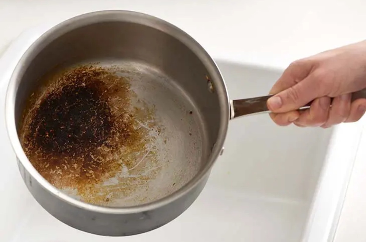 cómo limpiar ollas quemadas 