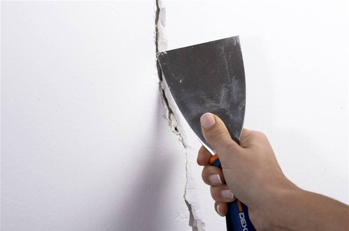 cómo sellar grietas en paredes
