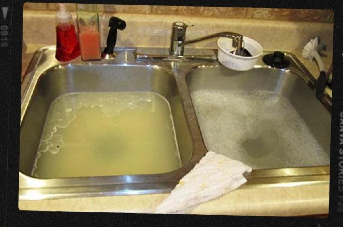 cosas que no debes tirar en la tarja de cocina