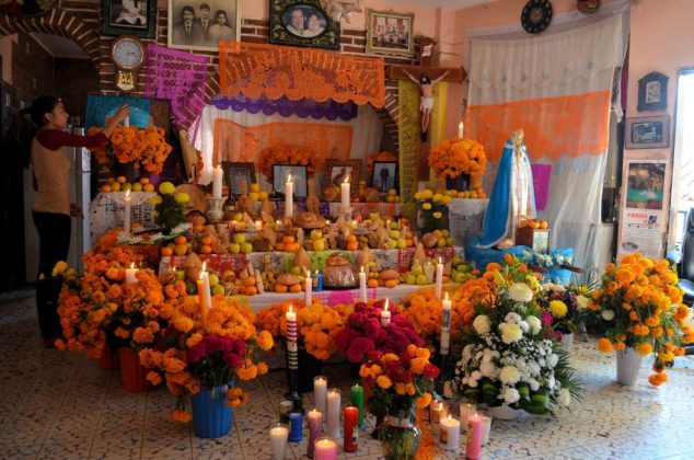 ¿Qué significan y por qué se deben colocar 7 niveles en el altar de Día de Muertos?