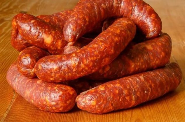 ¿Qué pasa si te comes la piel de la longaniza y del chorizo?