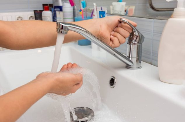 3 trucos para aumentar la presión del agua en regaderas y llaves