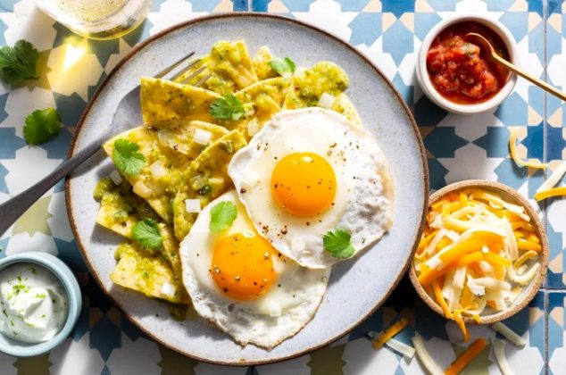 Huevo estrellado perfecto para chilaquiles, ¡en 3 minutos!