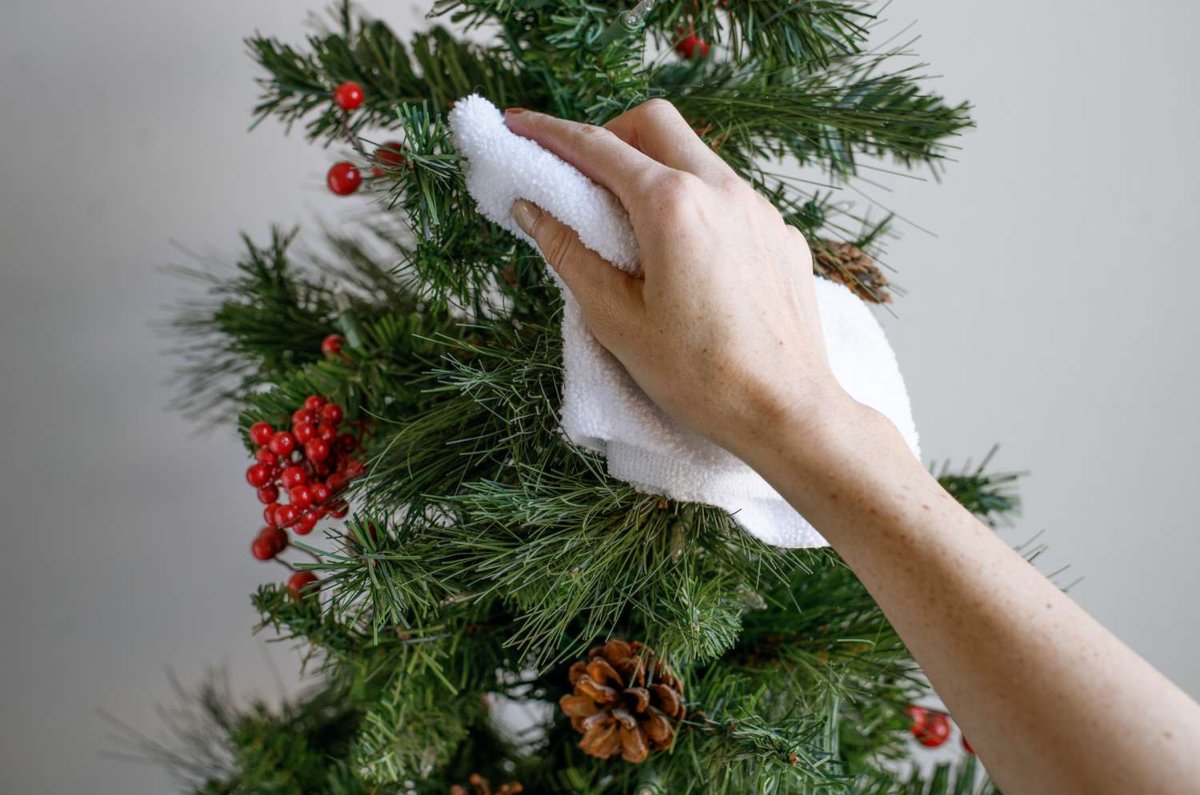 cómo limpiar el árbol de navidad