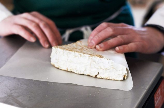 Truco secreto para revivir un queso duro o que se endureció