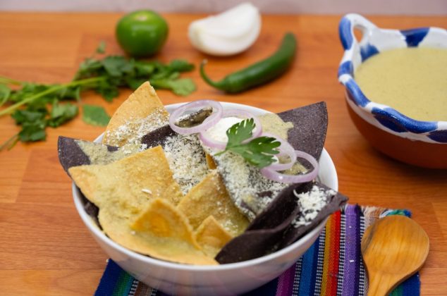 La mejor salsa verde para chilaquiles, ¡en 20 minutos!