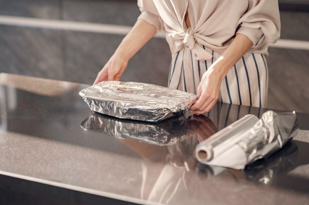 Por qué debes poner papel aluminio en la puerta de tu casa