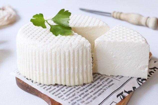 Cómo hacer un queso fresco con 1 litro de leche entera