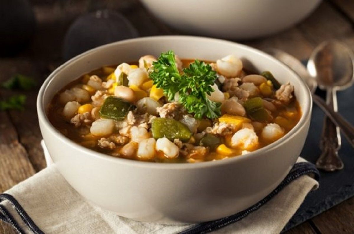 Cómo preparar delicioso caldo de gallina pinta estilo Sonora