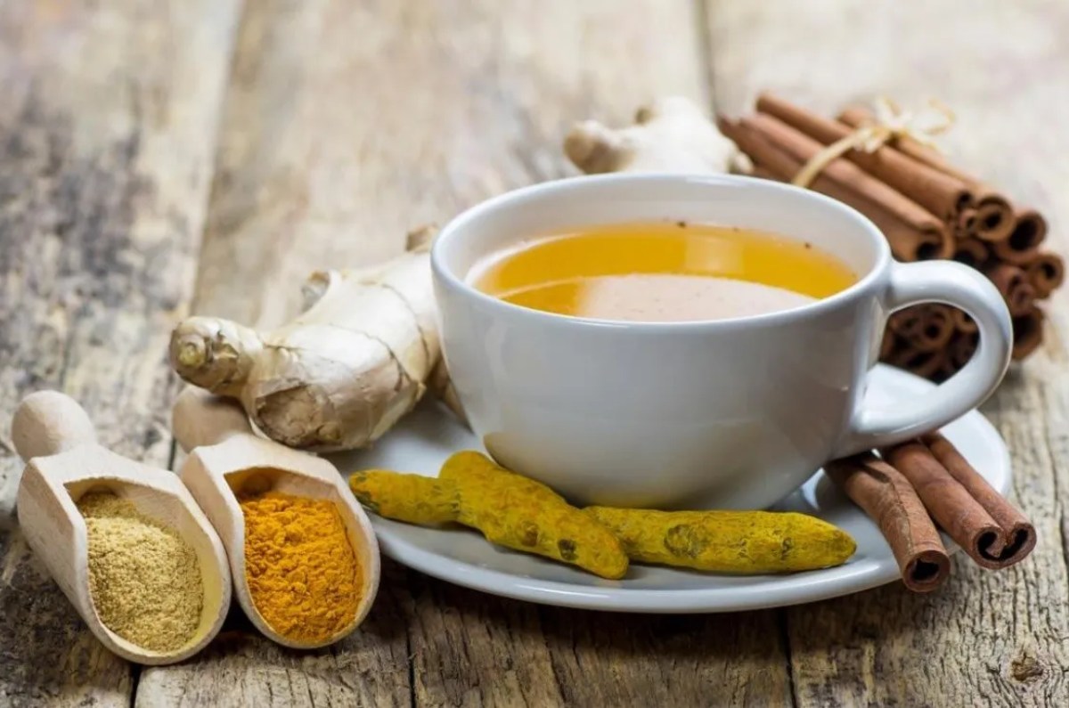 té de canela cúrcuma y jengibre