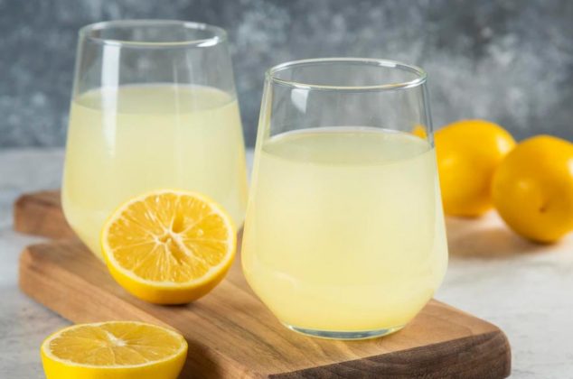Estos son los beneficios de tomar agua con limón por las noches
