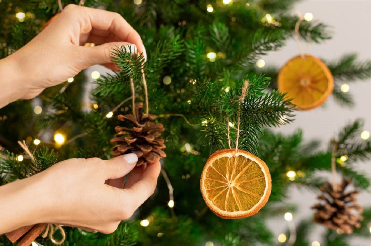 Dale un aroma navideño a tu casa con piñas aromáticas
