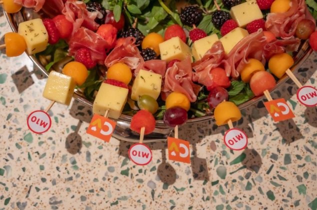 Brochetas de frutas, ¡la entrada navideña perfecta!