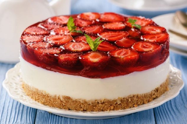 ¡Sin horno! Aprende a preparar un cheesecake de fresa con gelatina