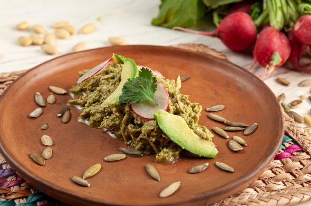 Cómo hacer delicioso mole verde ¡En solo 6 pasos!