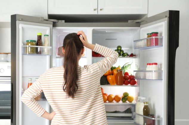 ¿Por qué se debe cambiar la temperatura del refrigerador en invierno?