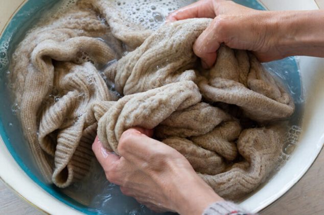 Cómo lavar los suéteres correctamente, sin dañarlos y hacerlos grandes