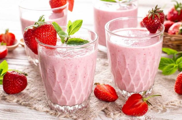 Receta agua de fresa con leche + tip para que quede cremosa