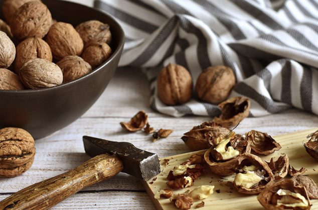 6. Nueces