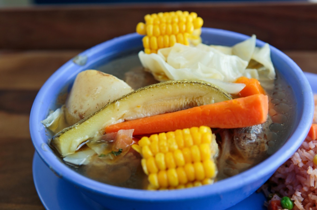 Caldo de res - México.