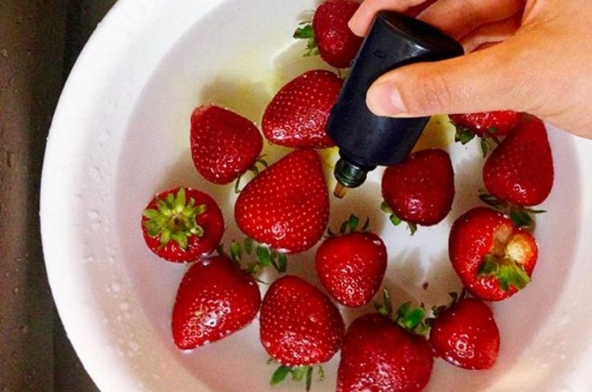 como lavar fresas con agua caliente fria
